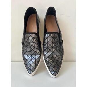 Geometric Pattern Slip-On Flats in Metallic Gray